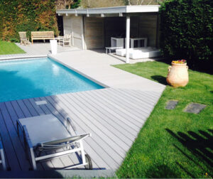 Création de plage de piscine en bois à Foix